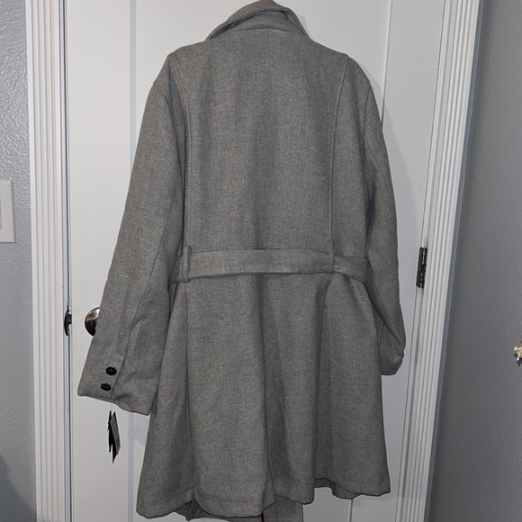 Steve Madden Light Gray Ruffle Trench Coat, Size 1X - Picture 14 of 14